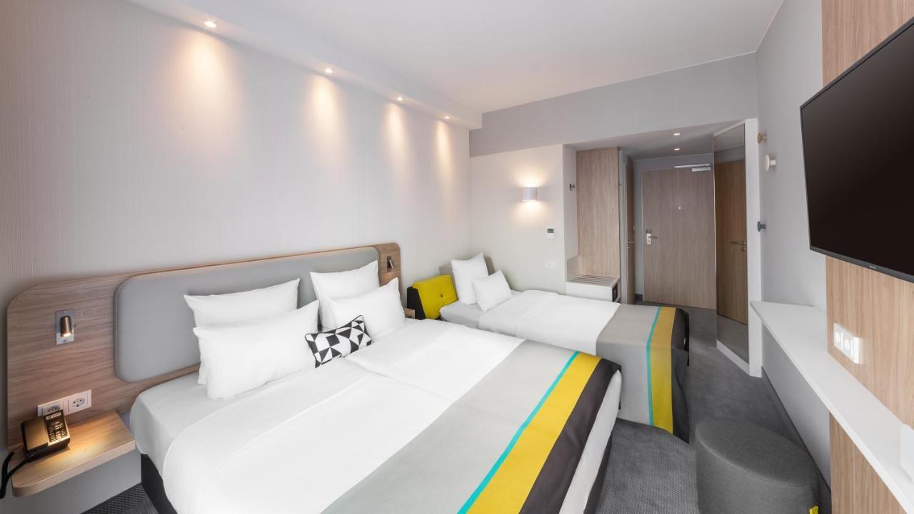 Holiday Inn Express - Munich North By Ihg ภายนอก รูปภาพ