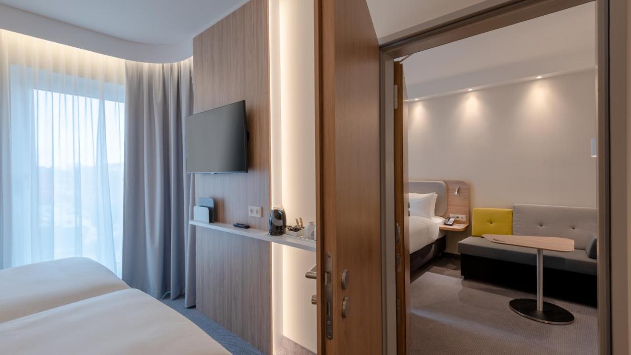 Holiday Inn Express - Munich North By Ihg ภายนอก รูปภาพ