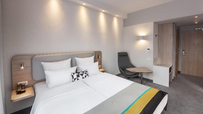 Holiday Inn Express - Munich North By Ihg ภายนอก รูปภาพ